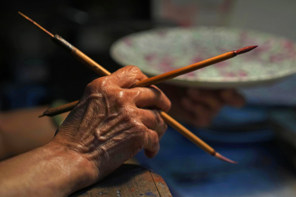 PHOTO GALLERY Hong Kong’s last handpainted porcelain factory News